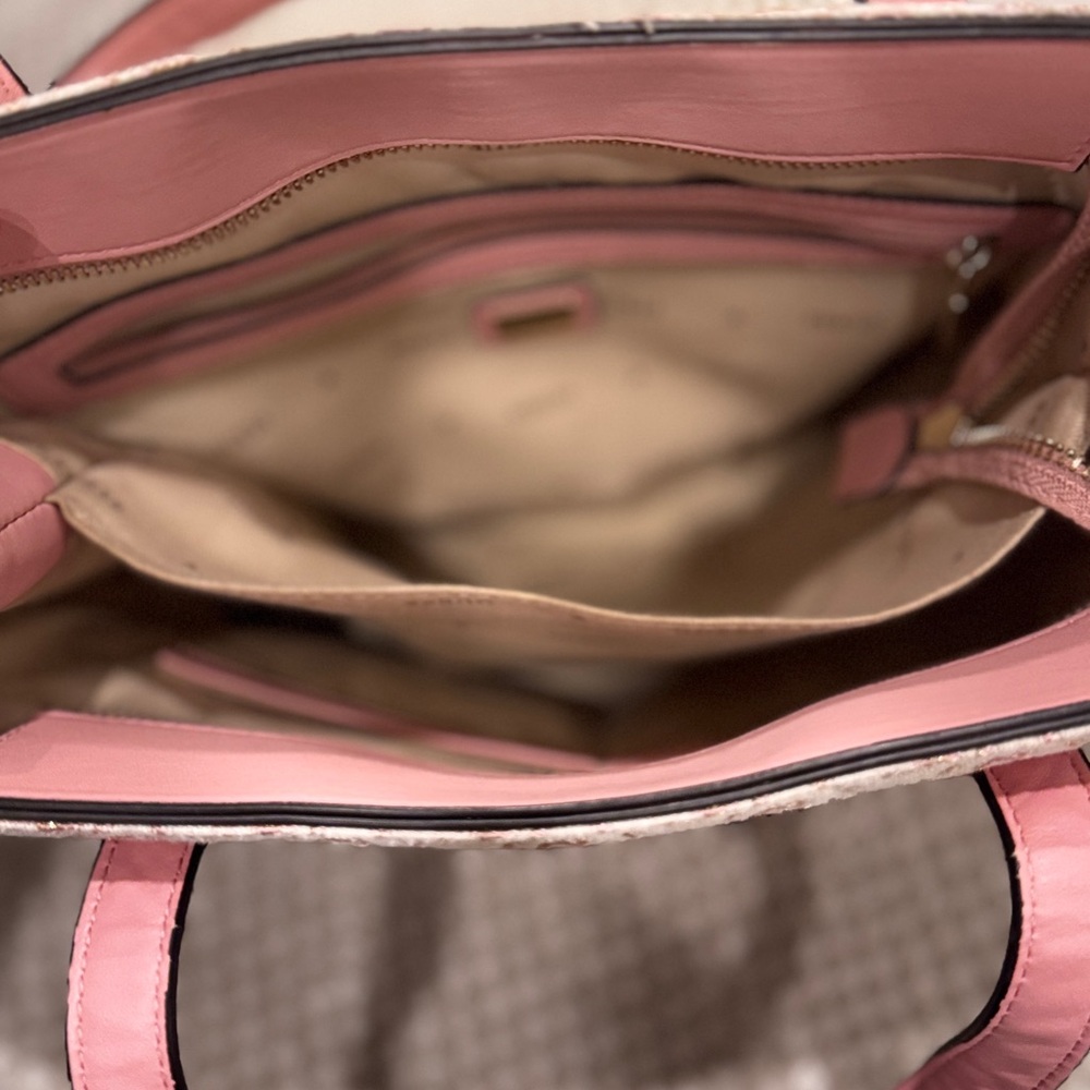 GUESS Izzy Girlfriend Tote Bag Salmon Logo - Picture 12 of 13